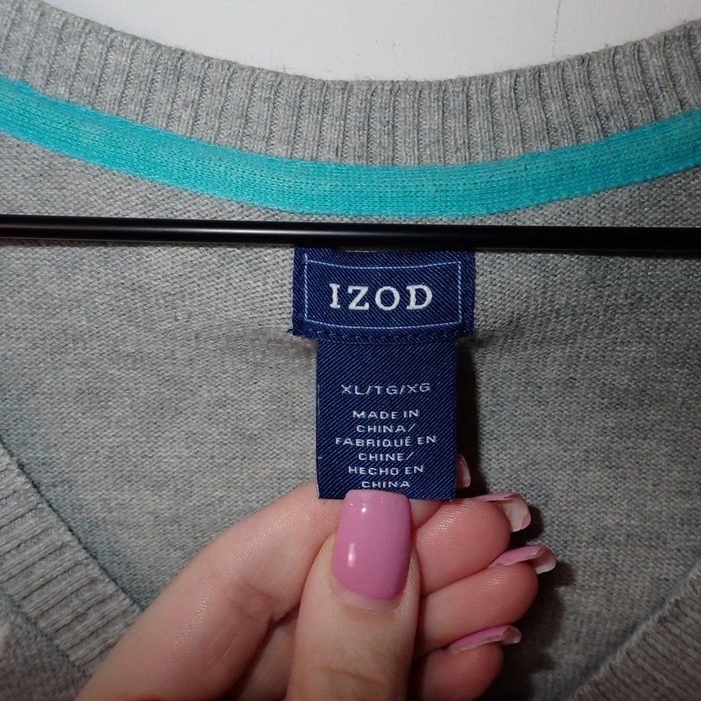 Izod Men's V-Neck Gray Sweater with Turquoise and White Diamond Pattern size XL